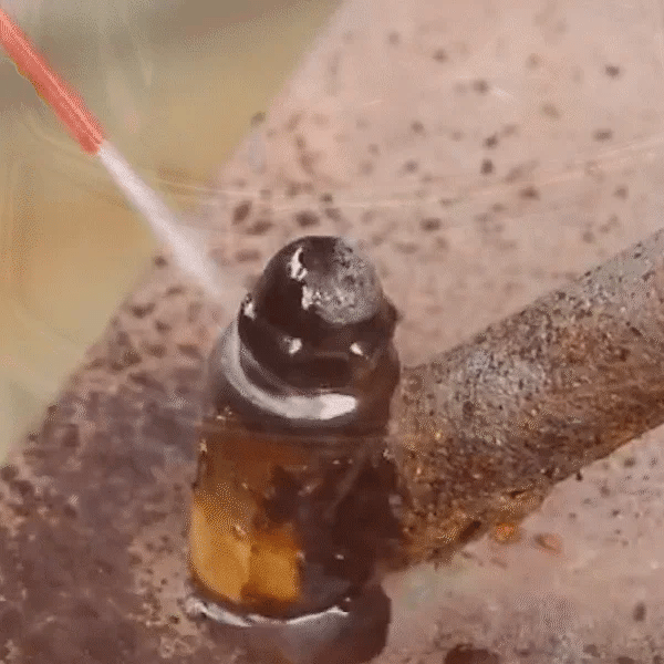 Rinsing residue from a treated rusted metal joint